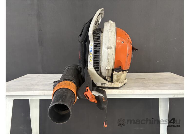 caption STIHL BR700 Backpack Blower