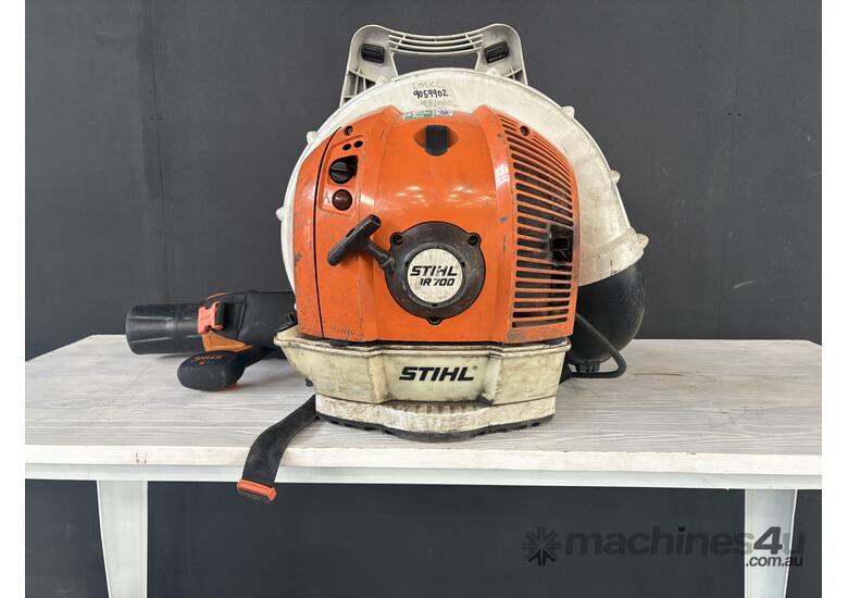 caption STIHL BR700 Backpack Blower