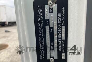 2008 Isuzu NPR 250 MWB Table Top