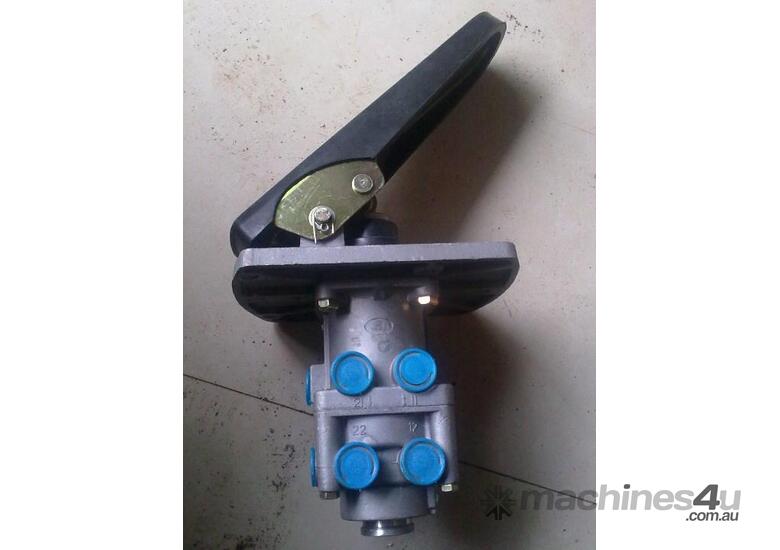 caption 2024 Zoomlion Spare parts crawler crane parts start motor, crane track, angle sensor, bumper bar, sh