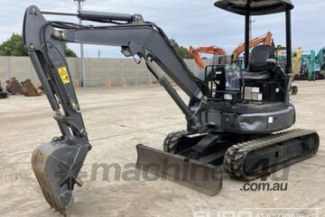 Komatsu 2014   PC30MR-3