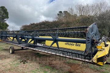 Honey Bee 36 foot header front with trailer ? SP ? 36