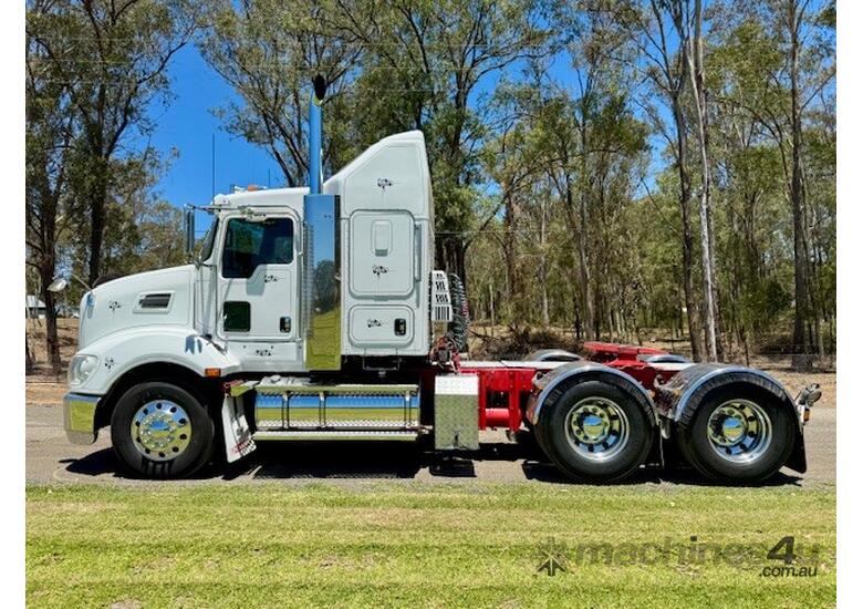 2014 Kenworth T403 36-inch bunk, Cummins ISX, 18sp