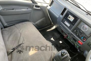 2021 Isuzu NLR 45-150 Table Top