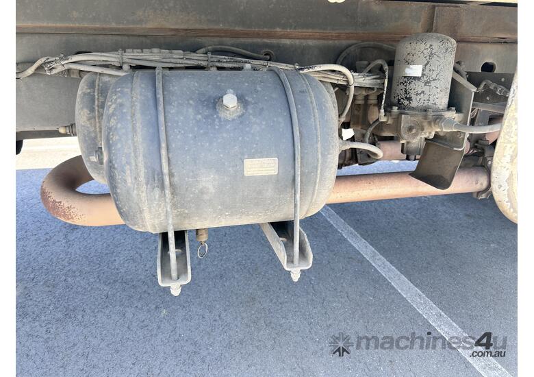 2007 Hino FG 2 4x2 Curtainsider