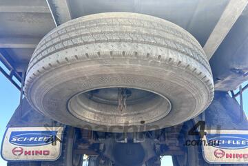 2007 Hino FG 2 4x2 Curtainsider