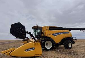2022 New Holland CR10.90 Combines