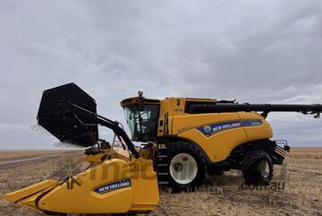 2022 New Holland CR10.90 Combines