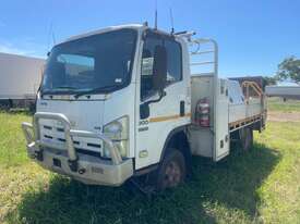 2011 Isuzu NPS300 Service Body - picture2' - Click to enlarge