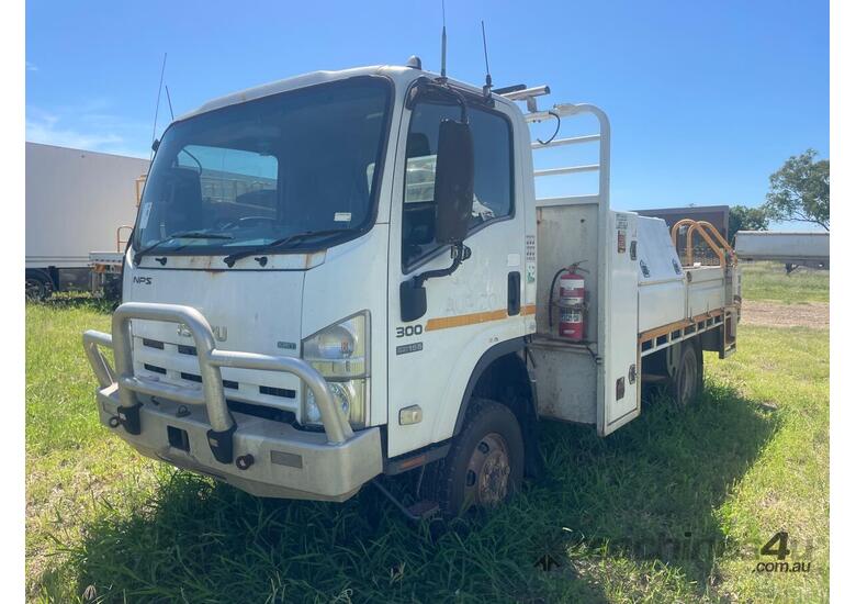 2011 Isuzu NPS300 Service Body