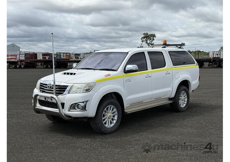 2014 TOYOTA HILUX SR5 UTE