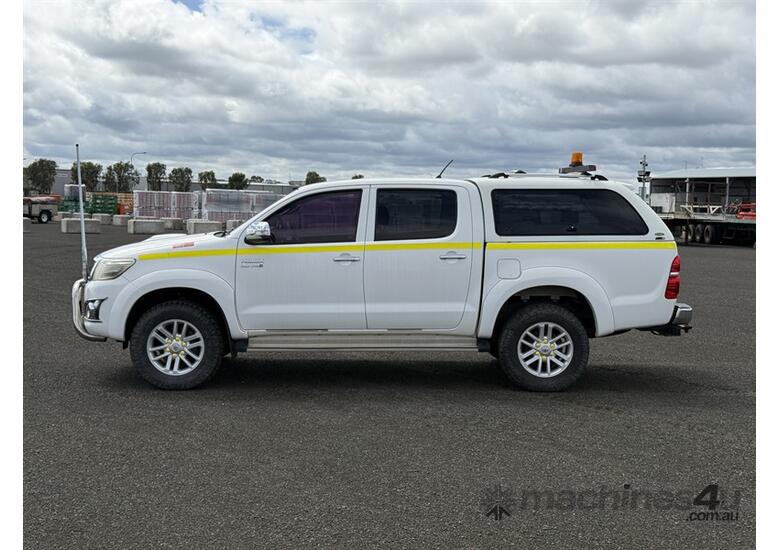 2014 TOYOTA HILUX SR5 UTE