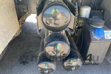 2016 Iveco ACCO 2350 Garbage Compactor (Side Load)