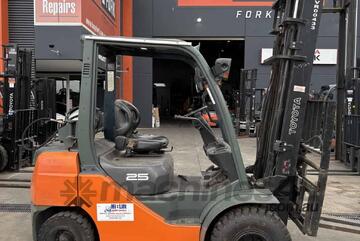 2010 2.5t Toyota Standard Mast Gas