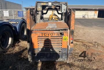 Toyota 3SDK8 Loader (Skid Steer)