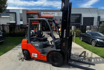 Toyota Forklift 2.5T with Sideshift (Unit#: U1016)
