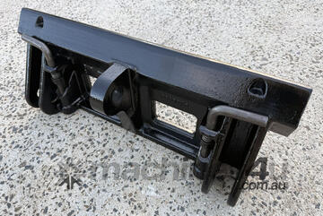 Dingo Australia Dingo hitch plate (male)