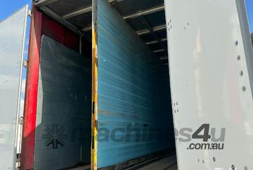2005 Maxitrans ST3-OD Tri Axle Curtainside B Trailer