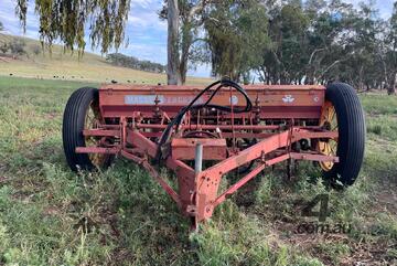 Massey Ferguson   55 seed drill