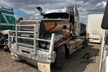 2005 Mack Superliner 6x4 Sleeper Cab Prime Mover