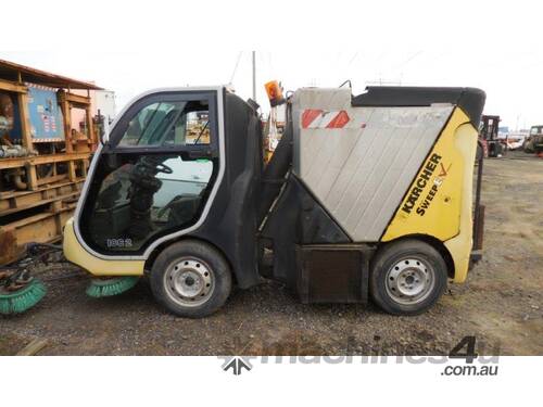KARCHER 1CC12 SELF PROPELLED RIDE ON SWEEPER