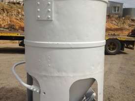 CONCRETE KIBBLE RATED AT 1.5 TONNE CAPACITY  - picture0' - Click to enlarge