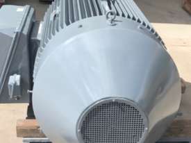 315 kw 420 hp 2 pole 415 v AC Electric Motor - picture2' - Click to enlarge