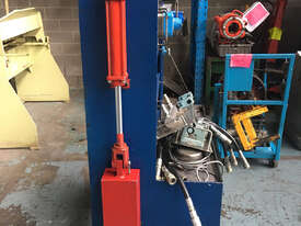 Hydraulic Test Bench Training Unit portable on cabinet - picture1' - Click to enlarge