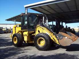 Good Condition Caterpillar Loader - picture0' - Click to enlarge