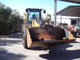 Good Condition Caterpillar Loader - picture2' - Click to enlarge