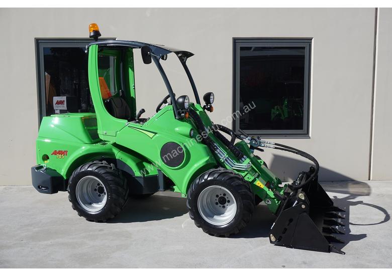 caption Avant 745 Articulated Loader W/ 4 in 1 Bucket