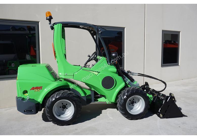 caption Avant 745 Articulated Loader W/ 4 in 1 Bucket