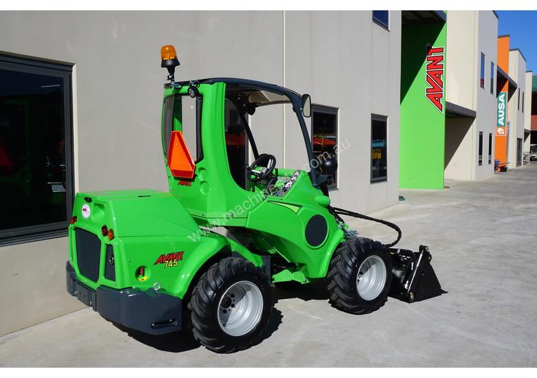 caption Avant 745 Articulated Loader W/ 4 in 1 Bucket