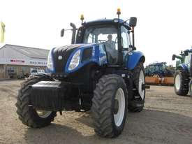 New Holland T8.390 FWA/4WD Tractor - picture2' - Click to enlarge