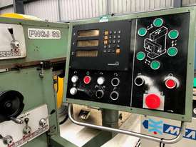TOS FNGJ 32 Universal Milling Machine - Including arbors, acessories and manuals - picture0' - Click to enlarge