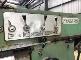 TOS FNGJ 32 Universal Milling Machine - Including arbors, acessories and manuals - picture2' - Click to enlarge