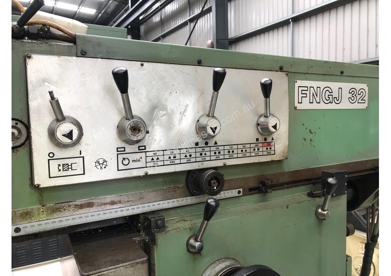 Used tos TOS FNGJ 32 Universal Milling Machine Including arbors
