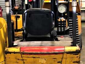 1.35T Battery Electric 3 Wheel Battery Electric Forklift - picture1' - Click to enlarge
