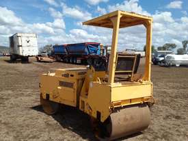 Case Twin Vibrating Roller - picture2' - Click to enlarge