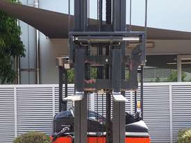 Used Forklift:  R20G Genuine Preowned Linde 2t - picture1' - Click to enlarge