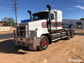 1999 Mack Trident - picture2' - Click to enlarge