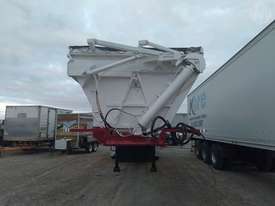 Haulmark Side Tipping A Trailer - picture0' - Click to enlarge