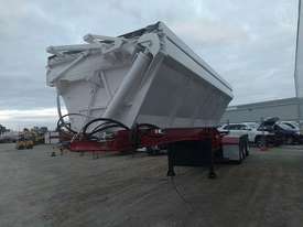 Haulmark Side Tipping A Trailer - picture1' - Click to enlarge