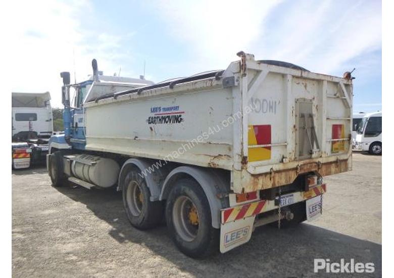 caption 1997 Mack CLR SL 111