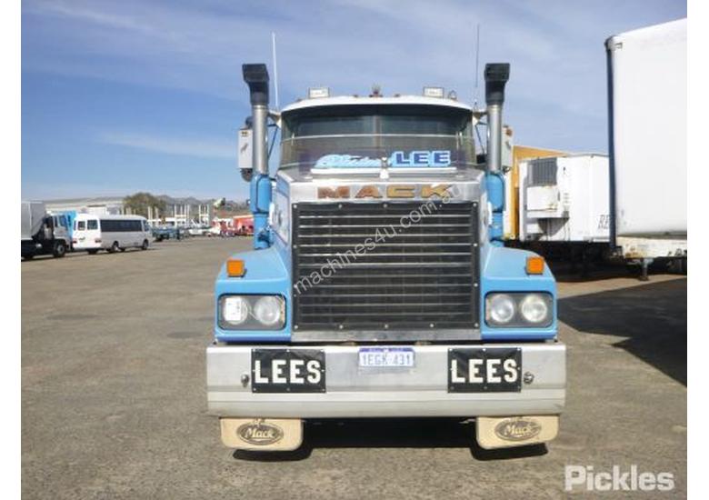 caption 1997 Mack CLR SL 111