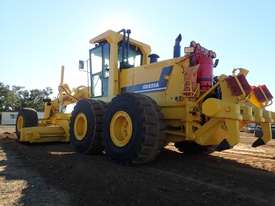 2011 Komatsu GD825A-2 Grader - picture2' - Click to enlarge