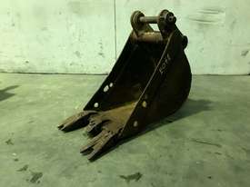 00MM DAMAGED TOOTHED TRENCHING BUCKET 2-3T EXCAVATOR E041 - picture0' - Click to enlarge