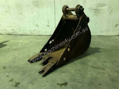 00MM DAMAGED TOOTHED TRENCHING BUCKET 2-3T EXCAVATOR E041