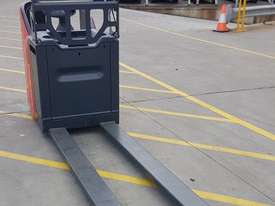 Used Forklift:  T20SP Genuine Preowned Linde 2t - picture1' - Click to enlarge
