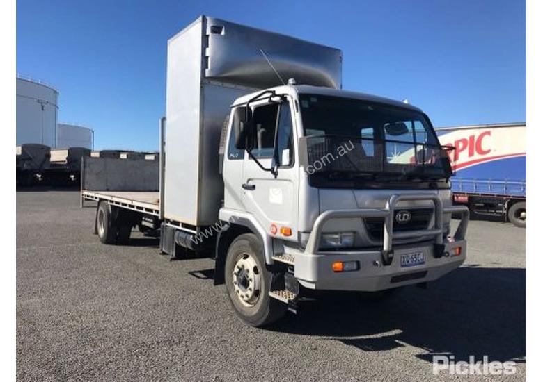 caption 2008 Nissan UD PK10
